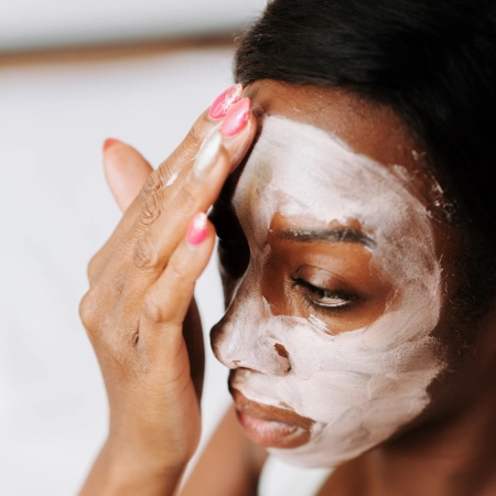 Application masque argile - Laboratoires Gilbert