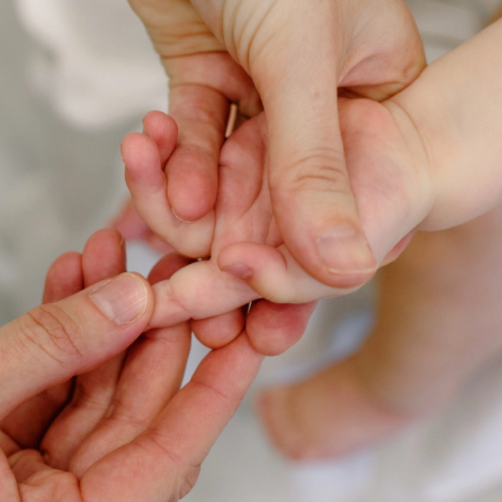Petites mains de bébé - Laboratoires Gilbert