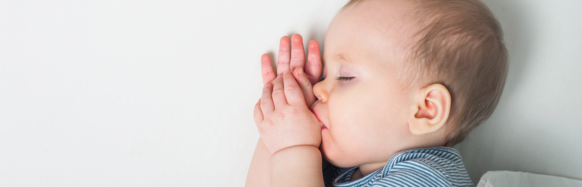 Bébé qui dort - Laboratoires Gilbert